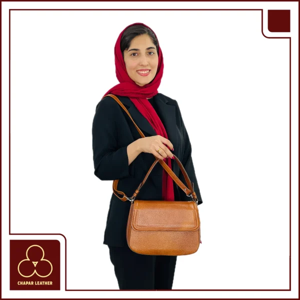 کیف زنانه چرم آرمیس عسلی فلوتر