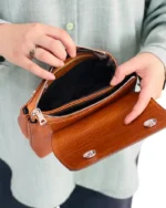 کیف چرم دوشی زنانه مدل تیام کوچک - تصویر 17