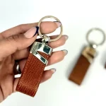 جاکلیدی چرم طبیعی عسلی لیزارد
